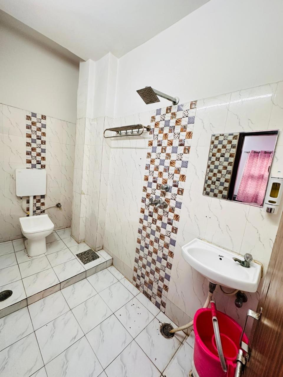 Hotel Aparajita Váránaszi Kültér fotó