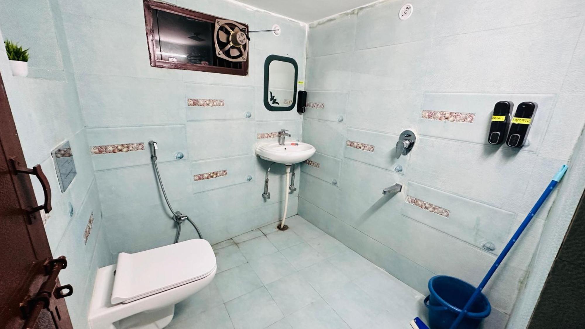 Hotel Aparajita Váránaszi Kültér fotó