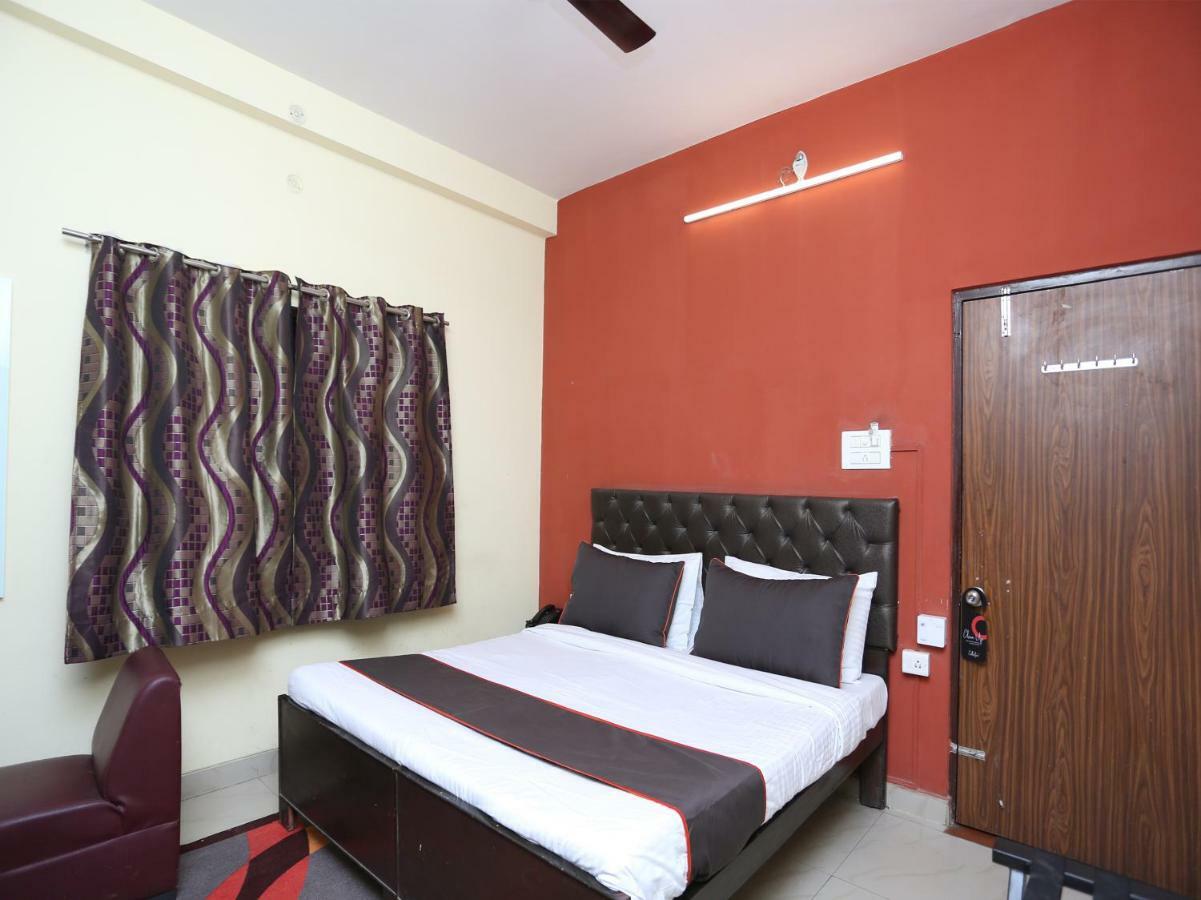Hotel Aparajita Váránaszi Kültér fotó